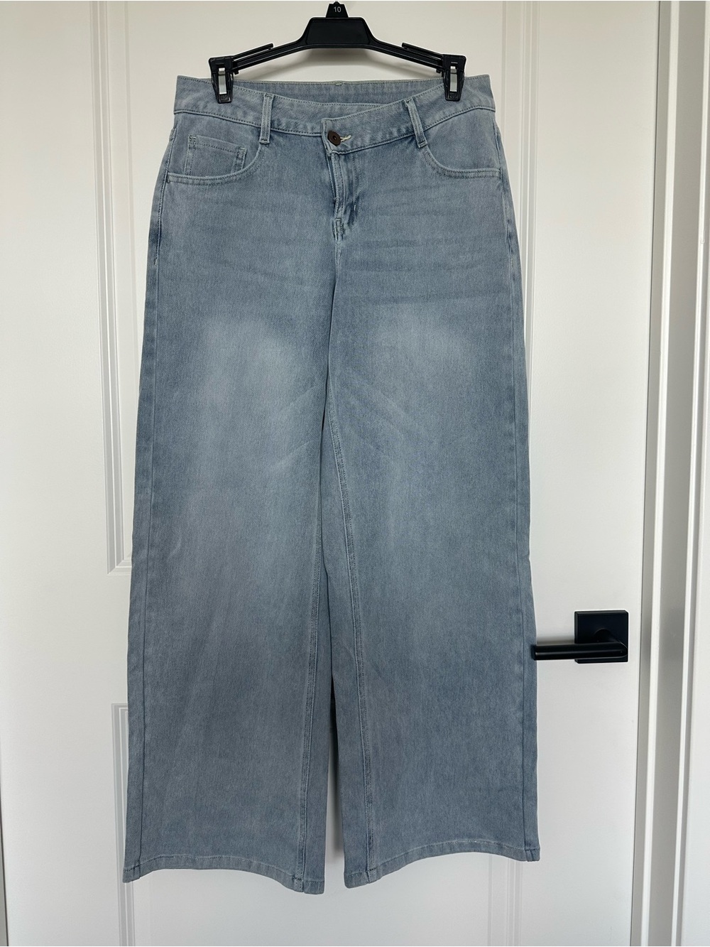 NWOT! Halara asymmetrical button closure Light Wash Wide Leg Women’s Jeans